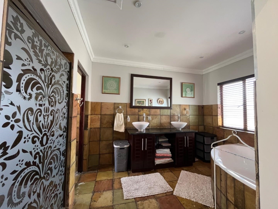 4 Bedroom Property for Sale in Woodland Hills Free State